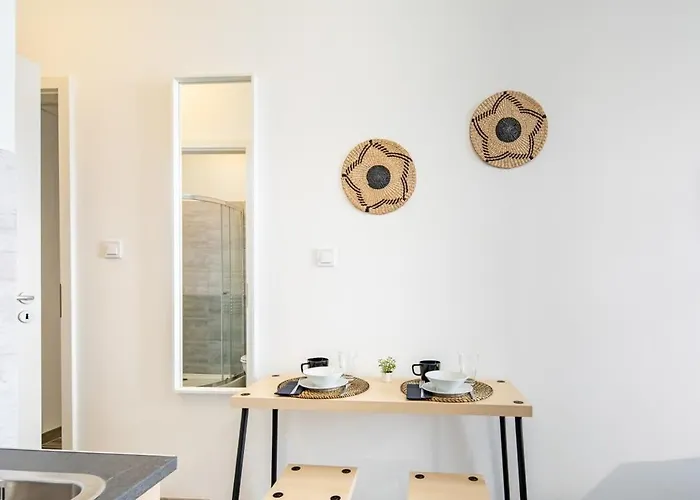 Apartment Stylish At Very Location With Aircon *