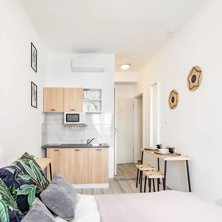 Stylish At Very Location With Aircon 아파트 부다페스트