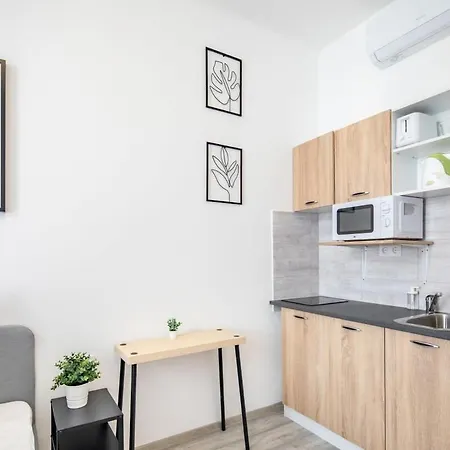 Stylish At Very Location With Aircon Appartement *