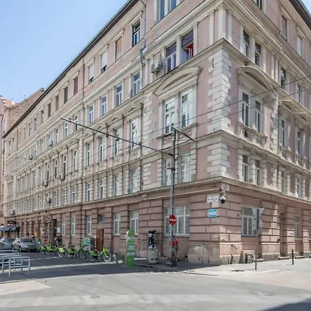 Appartement Stylish At Very Location With Aircon