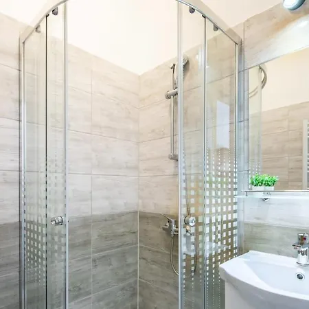 Appartement Stylish At Very Location With Aircon