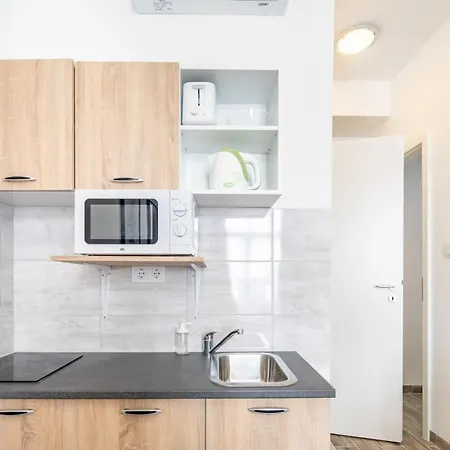 Stylish At Very Location With Aircon Appartement *