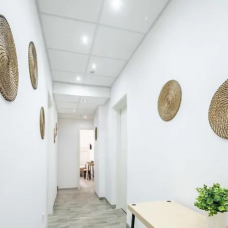 Апартаменты Stylish At Very Location With Aircon Будапешт