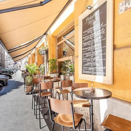 Stylish At Very Location With Aircon Appartement