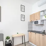 Stylish At Very Location With Aircon Daire *