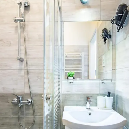 Stylish At Very Location With Aircon * Budapest