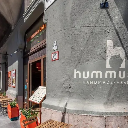 Apartment Stylish At Very Location With Aircon *